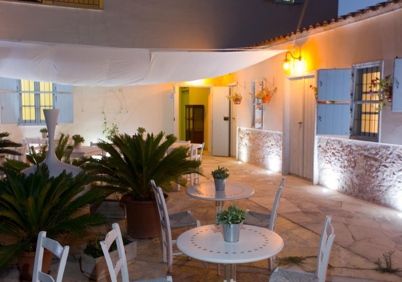 Shongas Inn Dherinia Zewnętrze zdjęcie