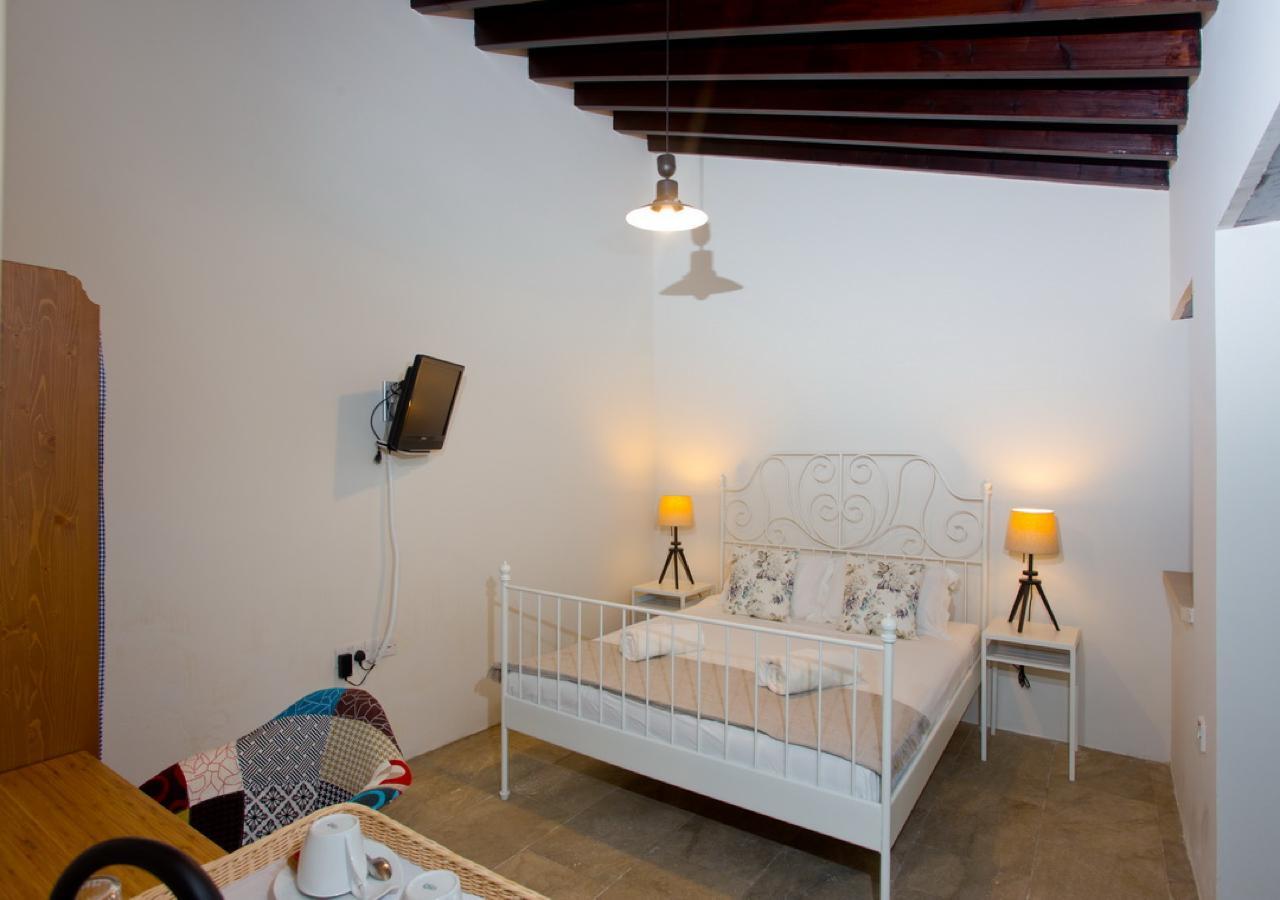 Shongas Inn Dherinia Zewnętrze zdjęcie