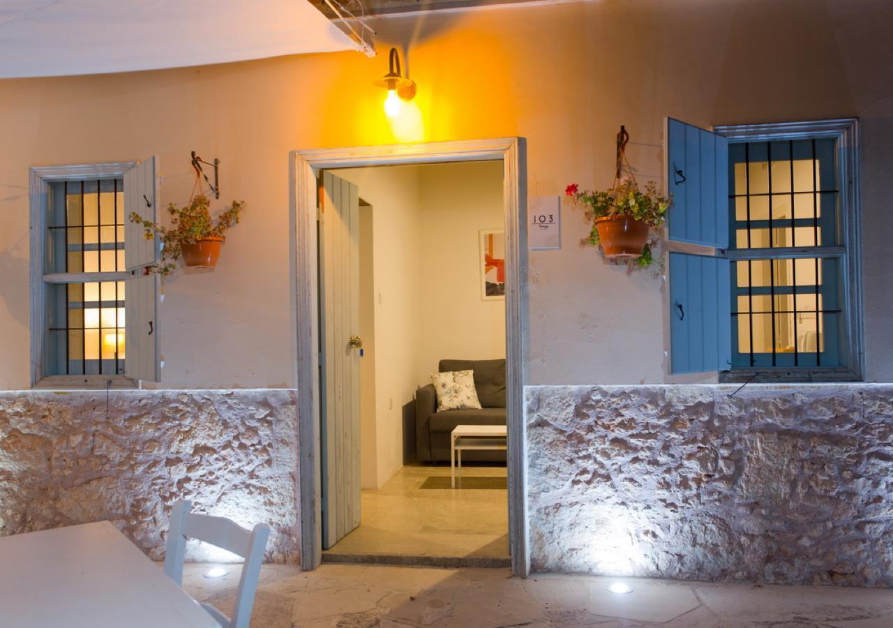 Shongas Inn Dherinia Zewnętrze zdjęcie